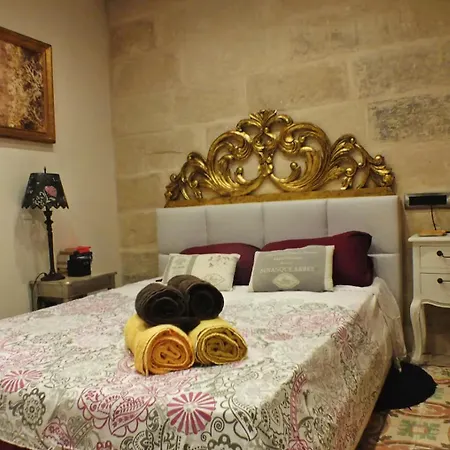 Apartamento Traditional Maltese Private Maisonette With Front Balcony - *