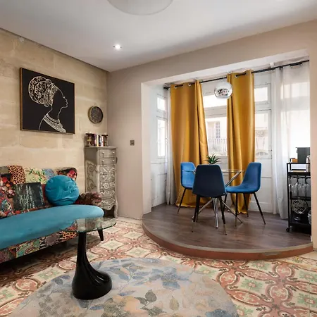 Traditional Maltese Private Maisonette With Front Balcony - Appartamento