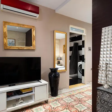 Appartamento Traditional Maltese Private Maisonette With Front Balcony - *