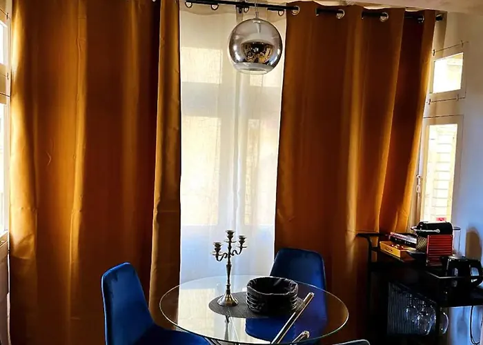 Traditional Maltese Private Maisonette With Front Balcony - バレッタ