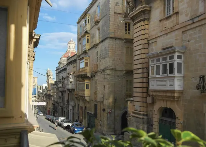 Traditional Maltese Private Maisonette With Front Balcony - * バレッタ