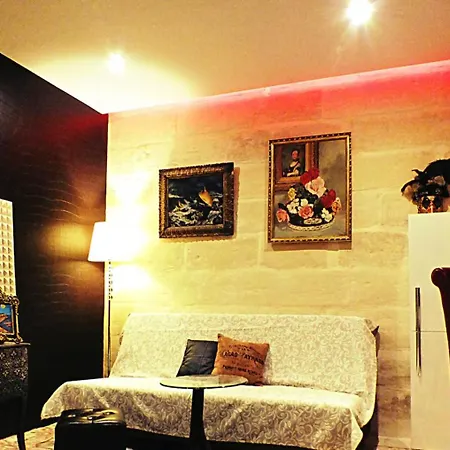 Traditional Maltese Private Maisonette With Front Balcony - Apartment *