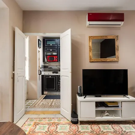 Traditional Maltese Private Maisonette With Front Balcony - *