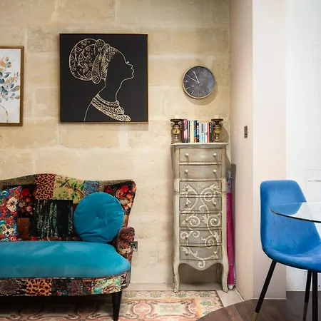 Traditional Maltese Private Maisonette With Front Balcony - アパート
