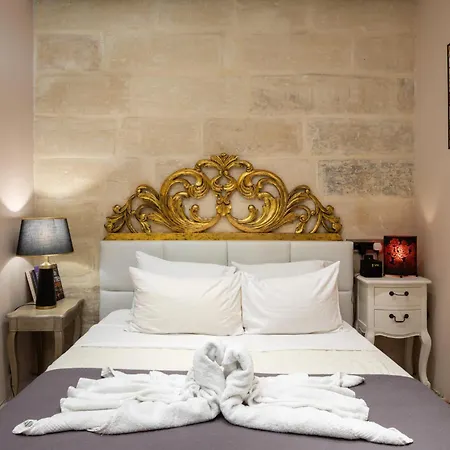 Traditional Maltese Private Maisonette With Front Balcony - アパート *