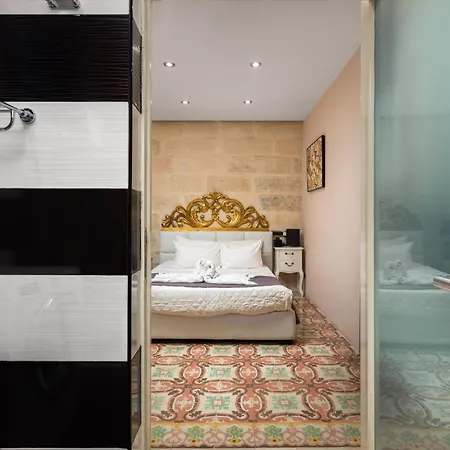 Apartament Traditional Maltese Private Maisonette With Front Balcony -