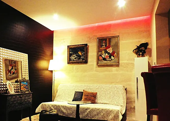 Traditional Maltese Private Maisonette With Front Balcony - Apartament *