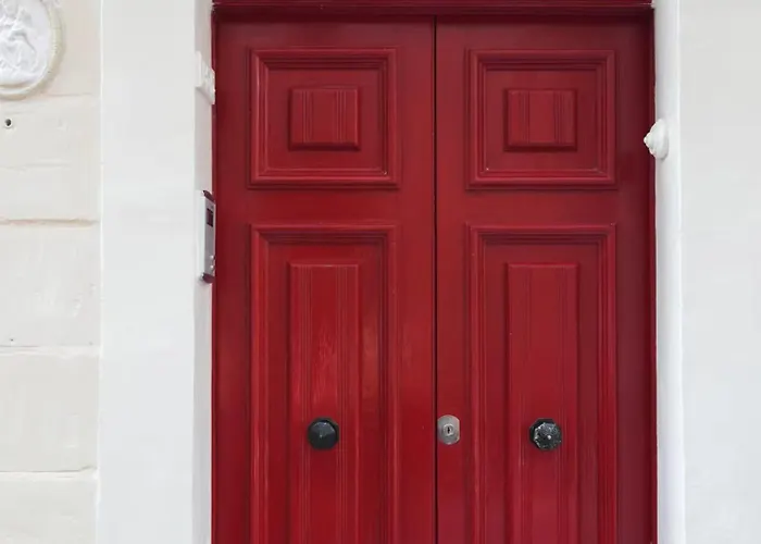 Traditional Maltese Private Maisonette With Front Balcony - Valletta